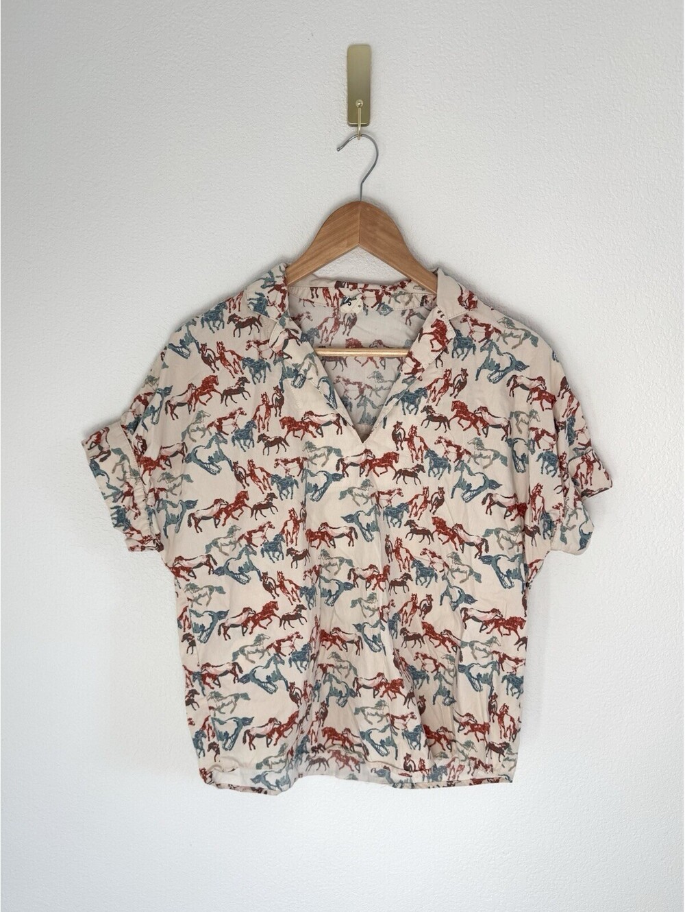 Ivy Jane Women’s Size Small Horses Galloping AOP Western Collared Cotton Top